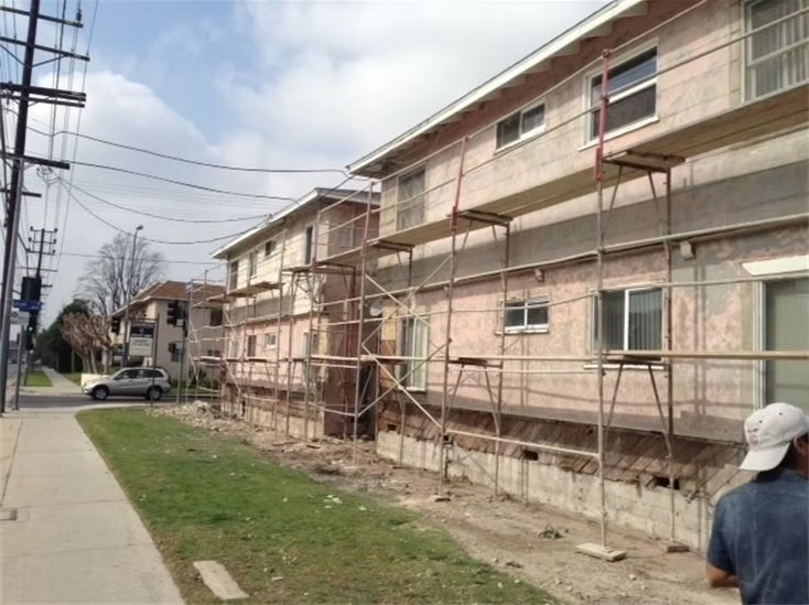 Vanowen stucco — before